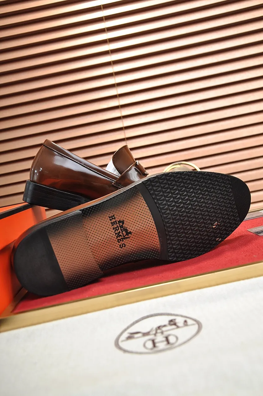 Men's shoes💰480💶[HERMES] (sheepskin lining)🍀Italian top luxury🍀He does not pursue novel styles and gorgeous colors, but attracts the favor of successful men with his flawless, elegant and classic style! This very, very comfortable, simple and stable style makes it easy to match any style! The pattern is absolutely 1:1 refined from the original case, and we strive for excellence in materials, imported cowhide + cowhide lining💪💪💪extraordinary texture👍! .Black brown code number: 38 to 45 (45 customized)